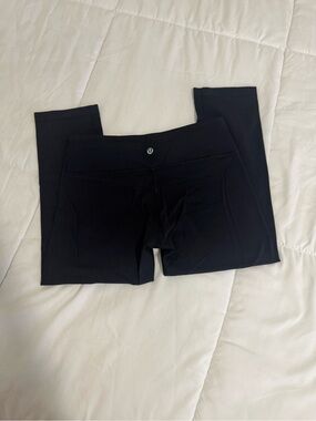 Lululemon Black Capri mid-Rise Leggings